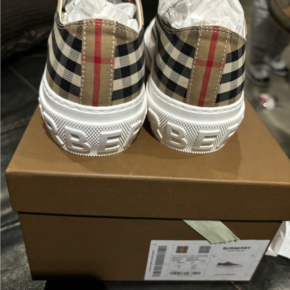 Brand New in the box never worn - Picture 3 of 7